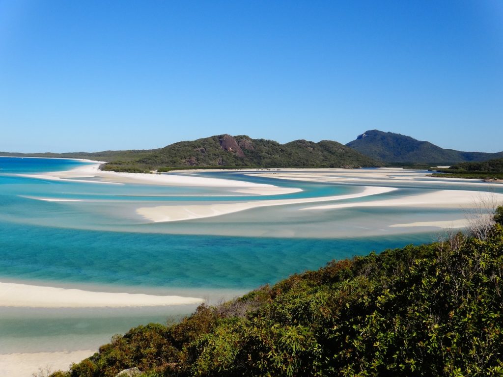 Pokryte bielusieńkim piaskiem plaże ciągną się na odległość 7 kilometrów fot. pixabay