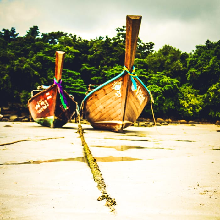 Typowe rybackie łodzie z wyspy Phi Phi fot. pixabay
