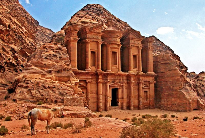 Skalne miasto Petra w Jordanii pochodzi z III wieku przed naszą erą