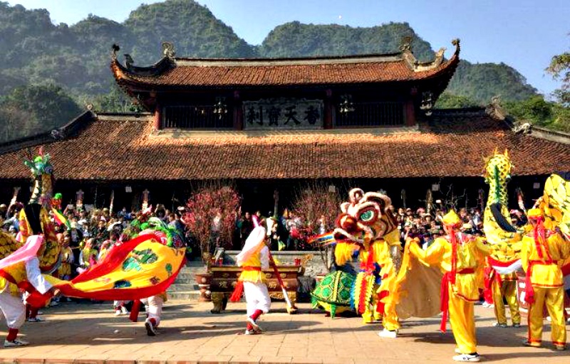 Wietnamskie festiwale są nasycone kolorystycznie