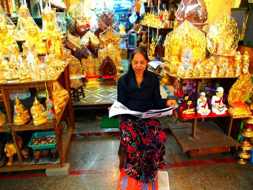 Sklep z pamiątkami w Mandalay